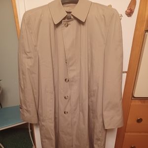 Vintage London Fog Trench Coat Size 40 Regular zip out lining. Only wore once.